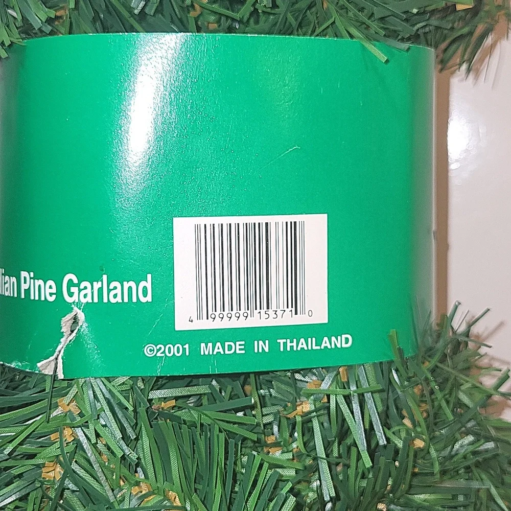 NWOT 9ft. Royal Canadian Pine Garland